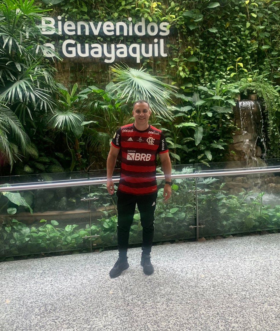 Raphael Dias levou 38 horas para chegar em Guayaquil depois de cinco voos &mdash; Foto: Arquivo pessoal