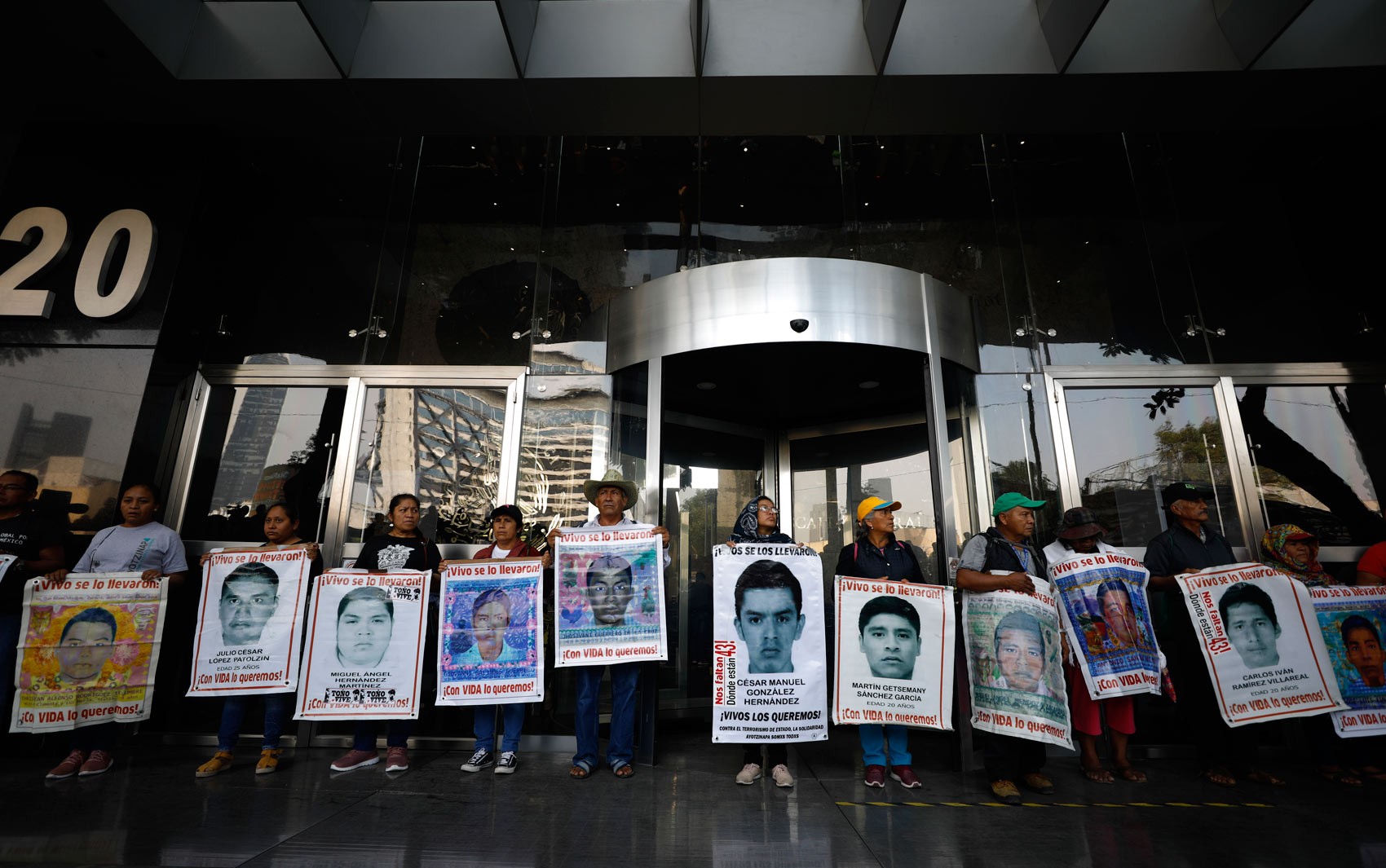 Militares mexicanos têm responsabilidade no desaparecimento de 43 estudantes em 2014, diz comissão do governo do país