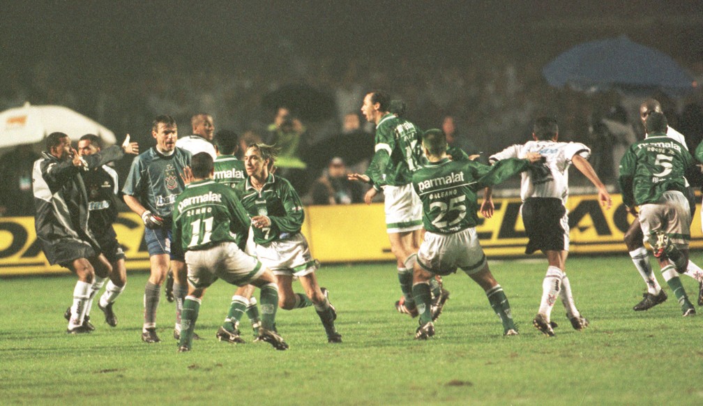 Briga Entre Palmeiras E Corinthians Em 99 Fez Jantar Dos Sonhos De Arbitros Acabar Em Pizza Entenda