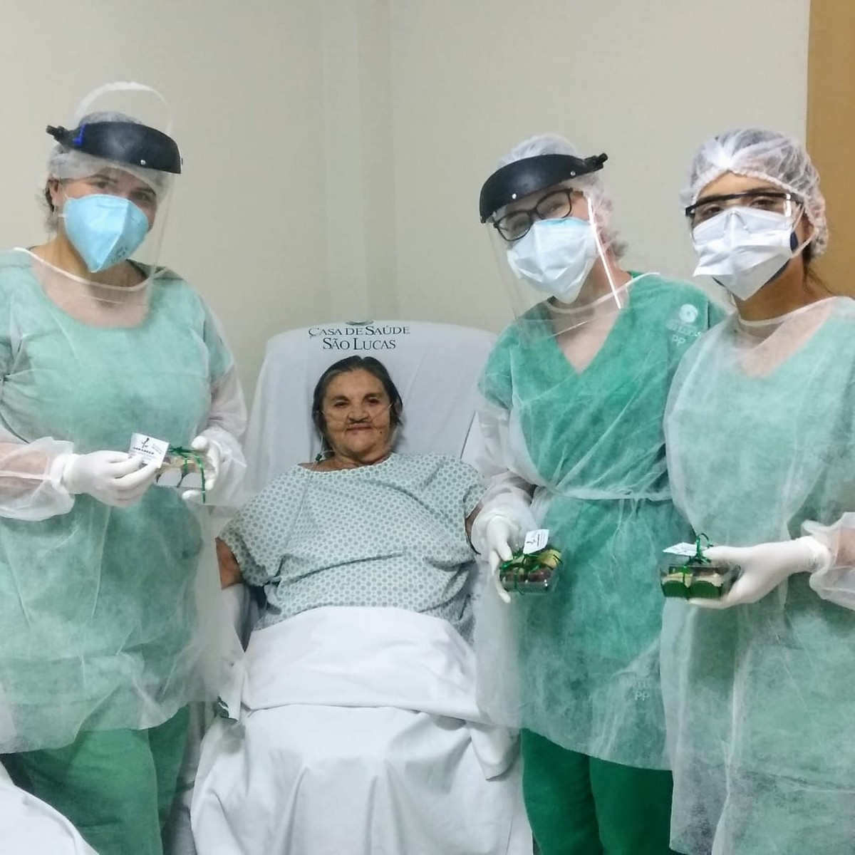Idosa de 81 anos se recupera do coronavírus após 15 dias internada em Natal; 'Alegria foi total', diz neto