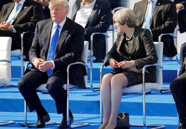 Donald Trump e Theresa May, em Bruxelas (Foto: Jonathan Ernst/Reuters)
