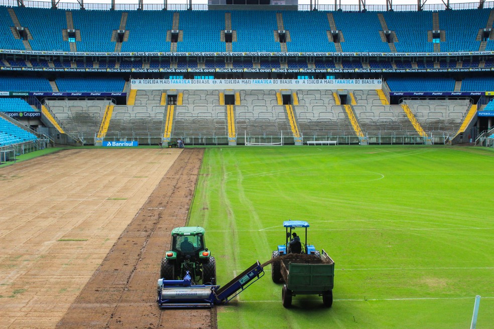 MaquinÃ¡rio trabalha na Arena (Foto: DivulgaÃ§Ã£o)