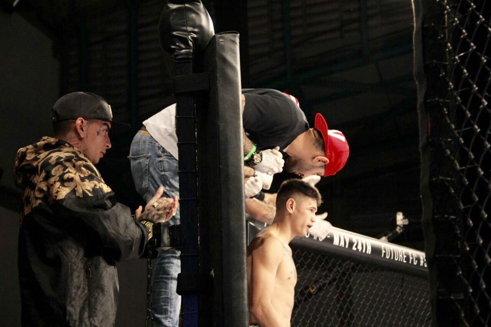 MC Guimê no córner de Marciano Ferreira no Future FC 4 — Foto: Divulgação / Future FC