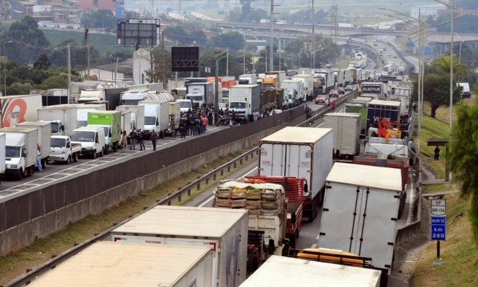 Greve dos caminhões afeta vários negócios pelo país (Foto: O Globo)