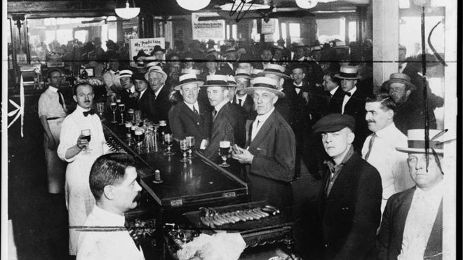 Bar em Nova York em 1919, antes da entrada em vigor da Lei Seca (Foto: LIBRARY OF CONGRESS)