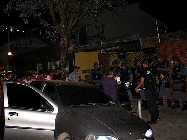 Após roubar carro homem é morto a tiros no bairro Vila da Prata (Foto: Indiara Bessa/ G1 AM)