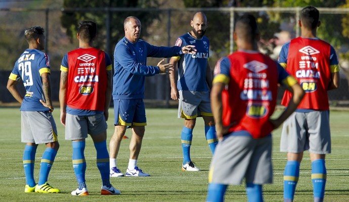 Cruzeiro busca ficar perto da salvação e intensifica esforços para vencer Fluminense