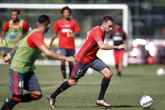 Argentino retorna entre os titulares e Muricy faz alteração no time