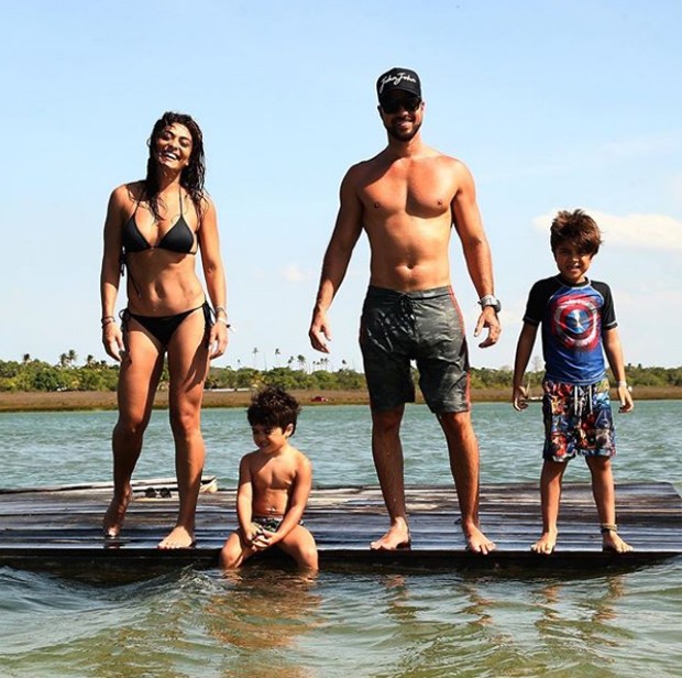 Juliana Paes e a família (Foto: Reprodução/Instagram)
