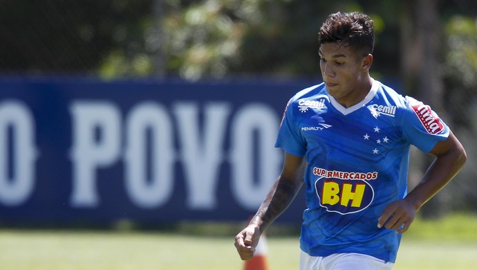 Multas, ressarcimentos e obrigações: os detalhes do contrato de Romero