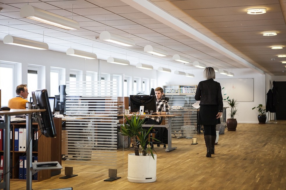 Especialistas sugerem melhorias para acústica de escritórios abertos. — Foto: Unsplash
