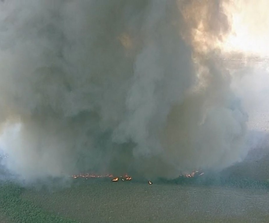 Fogo atinge Parque Nacional de Brasília