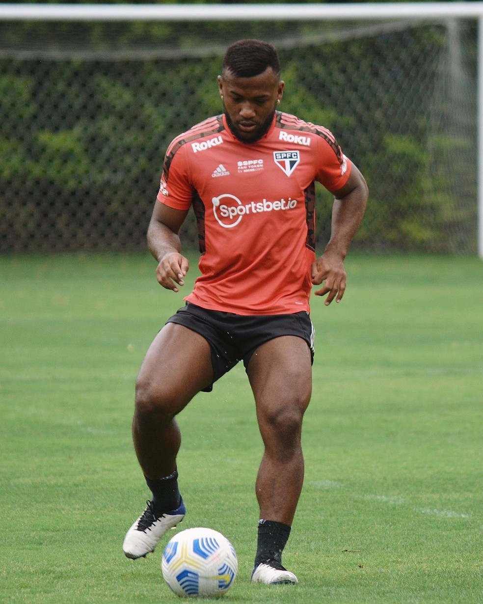 Luan durante treino no São Paulo — Foto: Erico Leonan / saopaulofc