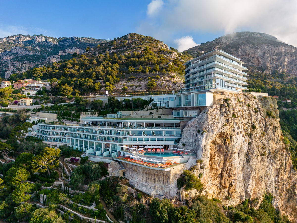 The maybourne riviera conhe a o impressionante hotel na fronteira