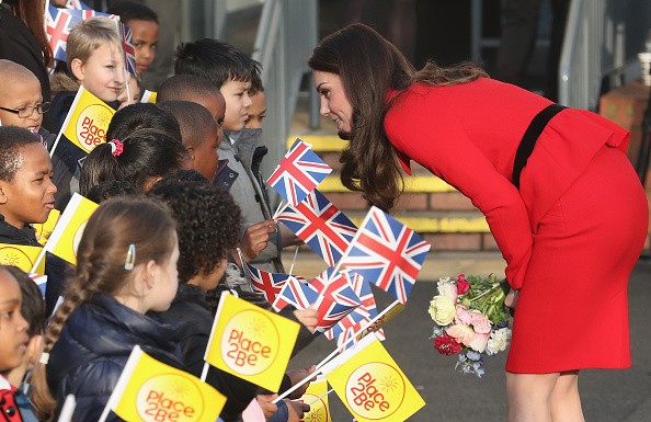 Kate Middleton e príncipe William visitam escola infantil na Inglaterra (Foto: Getty Images)