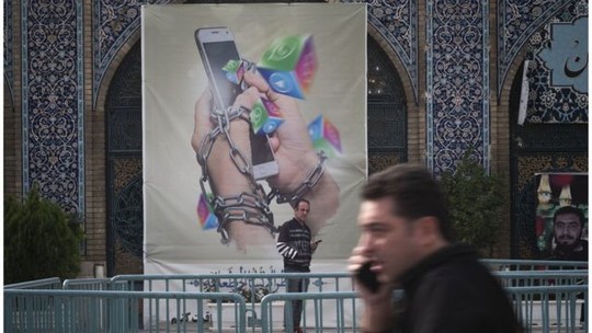 Protestos no Irã: como uso do celular pode levar à prisão no país