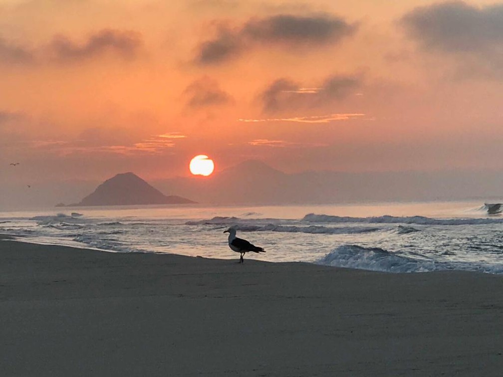 Céu com nuvens no amanhecer desta quinta na Barra da Tijuca   — Foto: Sérgio Telles/TV Globo