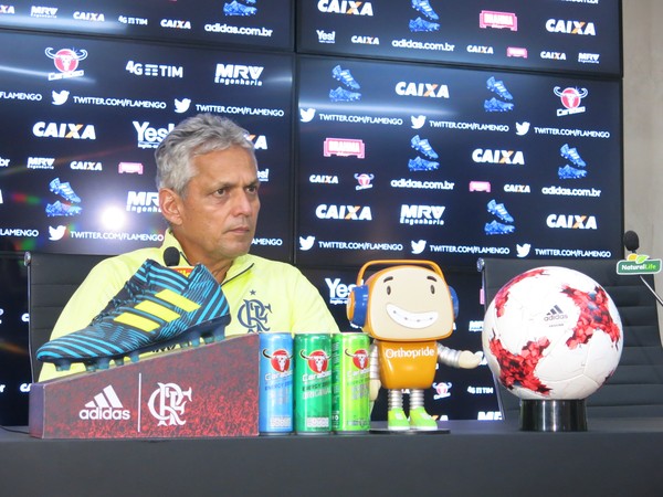 Rueda revela reunião e lamenta foco em Muralha: Futebol fica em segundo plano