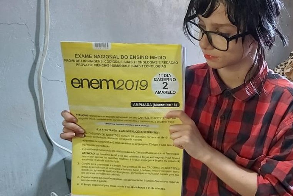 Bruna quer tirar boas notas para depois entrar em uma faculdade de psicologia. — Foto: Arquivo Pessoal