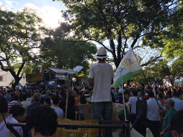 Comemoração da vitória é na Avenida Brasil, no Centro (Foto: J.A. Tofanetto/RPC)