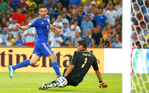 Vedad Ibisevic gol da Bósnia contra a Argentina (Foto: Agência Reuters)