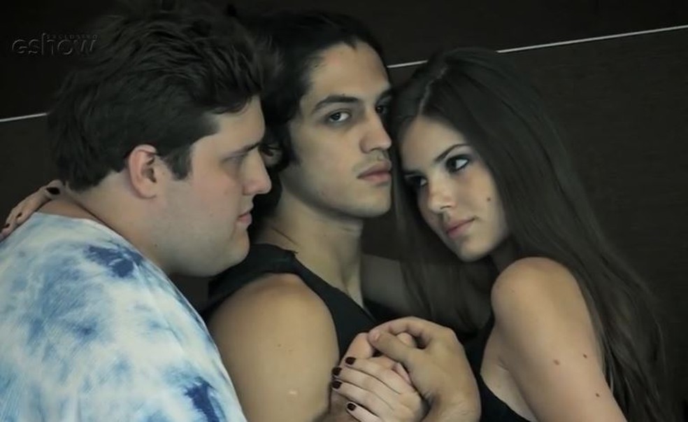 Camila Queiroz e Gabriel Leone encararam tr&ecirc;s meses de 'curso' com elenco jovem para fazer 'Verdades Secretas'; veja imagens &mdash; Foto: Gshow