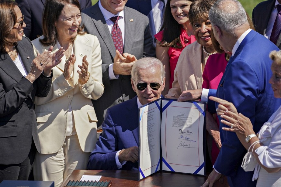 Lei de Chips e Ciência de 2022 é assinada pelo presidente dos EUA, Joe Biden,