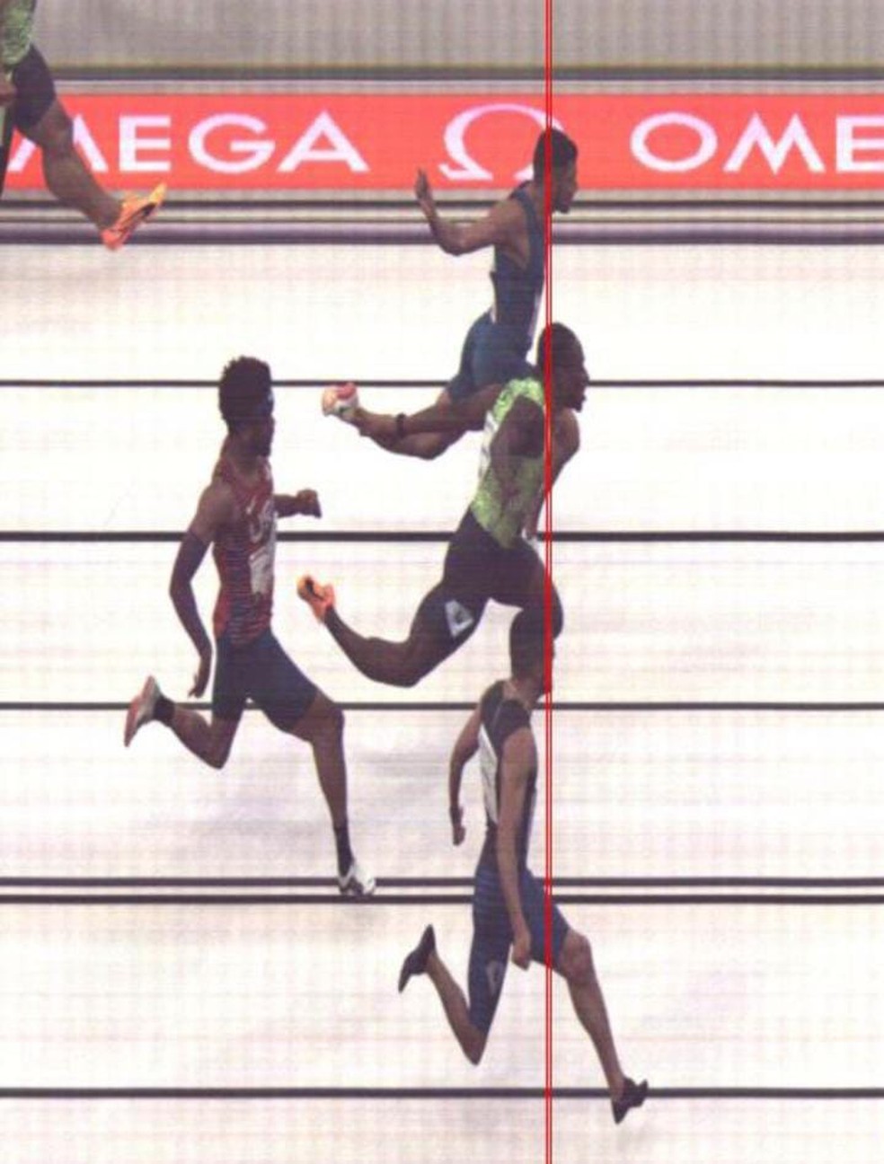 Photo Finish da prova dos 100 m em que Petrúcio Ferreira (acima) ficou na segunda colocação  — Foto: Reprodução