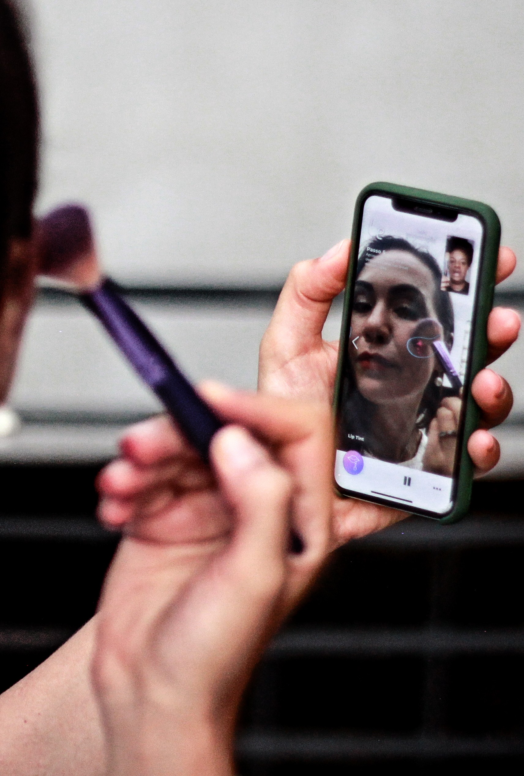 Aplicativo permite aprender a maquiar com realidade aumentada (Foto: Renata Mattos)