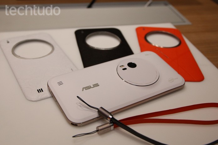 Zenfone Zoom tem tela em Full HD, assim como o Zenfone Selfie (Foto: Fabricio Vitorino/TechTudo)