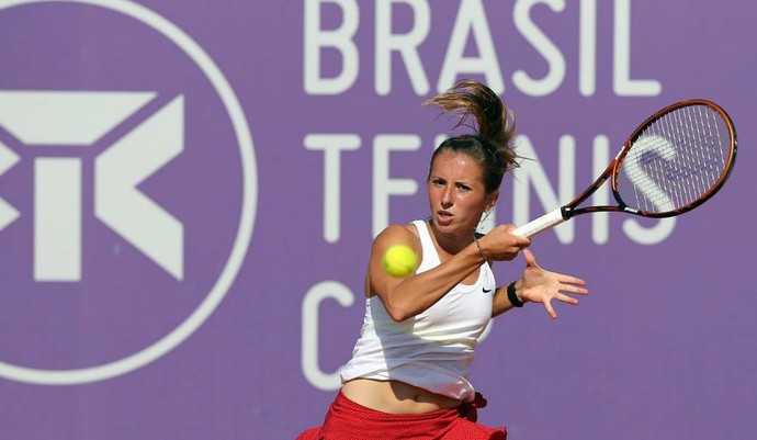 Annika Beck na final do WTA Florianópolis contra Teliana Pereira (Foto: Cristiano Andujar / Divulgação)