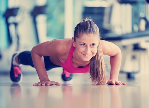 Treino de braço: 13 exercícios para fazer em casa e na academia - Tua Saúde