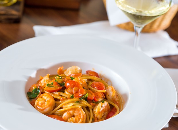 A receita de Spaghetti Gamberetti cremoso é um clássico da culinária italiana e promete uma refeição deliciosa!  (Foto: Divulgação)