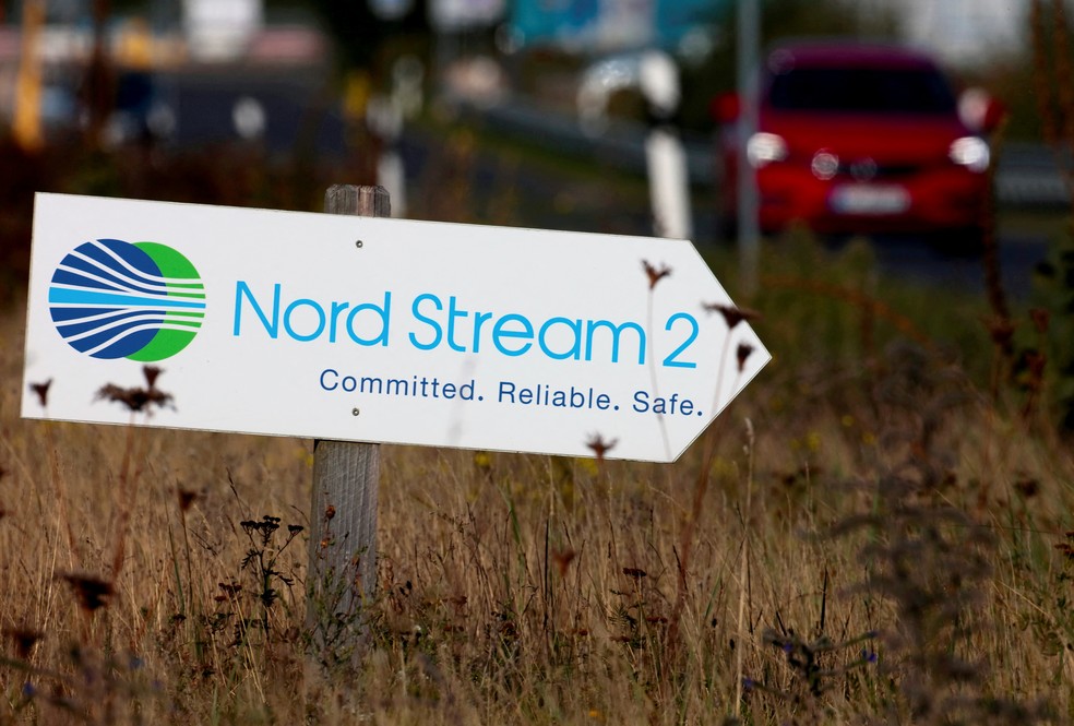 Placa indica área de construção do gasoduto Nord Stream 2 — Foto: Hannibal Hanschke/Reuters
