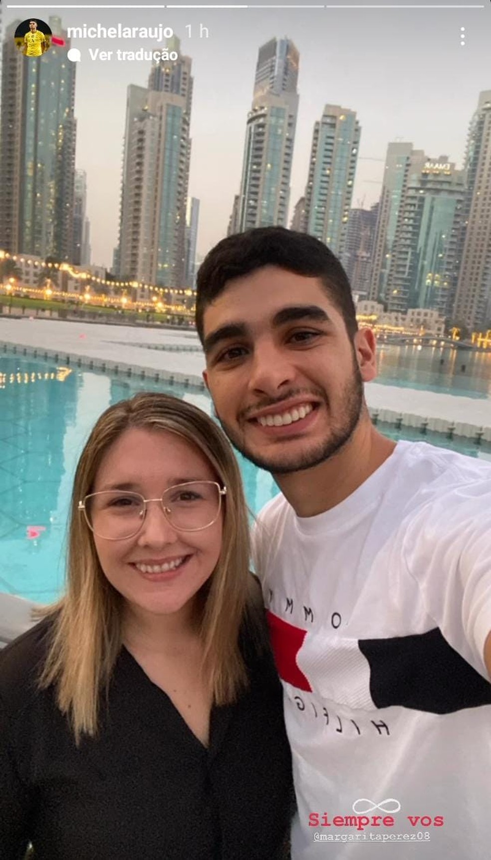 Michel Araújo ao lado da esposa, Margarita, em Dubai — Foto: Reprodução