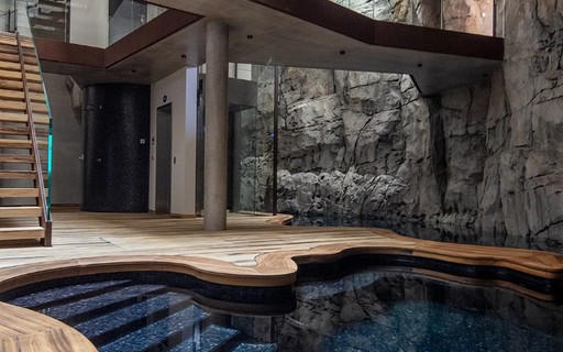 Arquiteto francês constroi casa com piscina dentro de rocha em Mônaco - Casa  Vogue | Casas