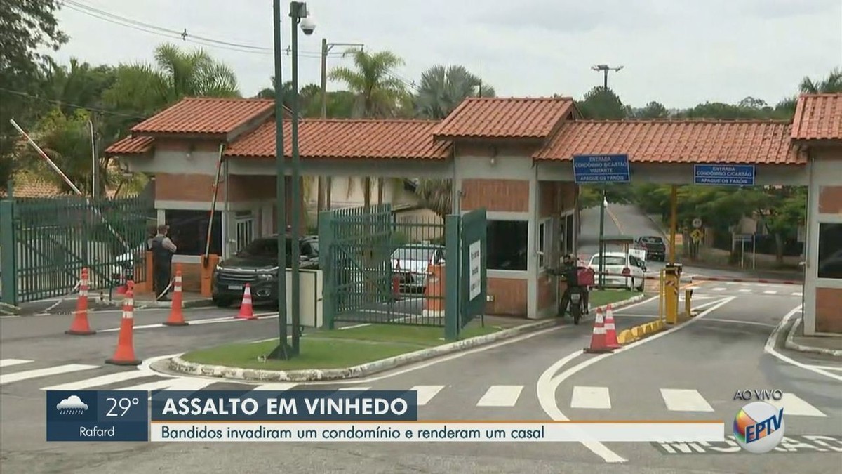 Dupla Invade Casa Em Condomínio De Luxo Em Vinhedo Rende Família E