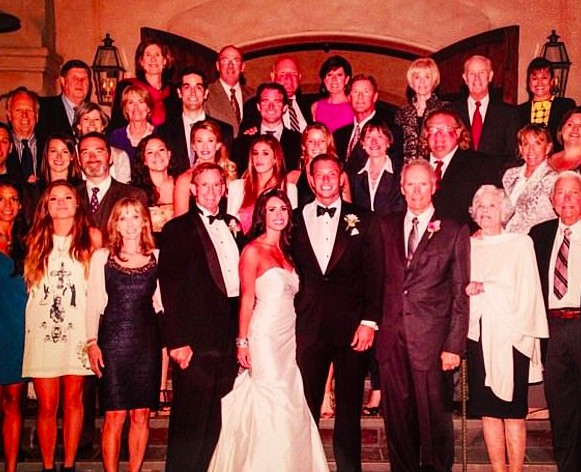 O ator Clint Eastwood em foto no casamento de um dos filhos de sua filha mais velha (Foto: Instagram)