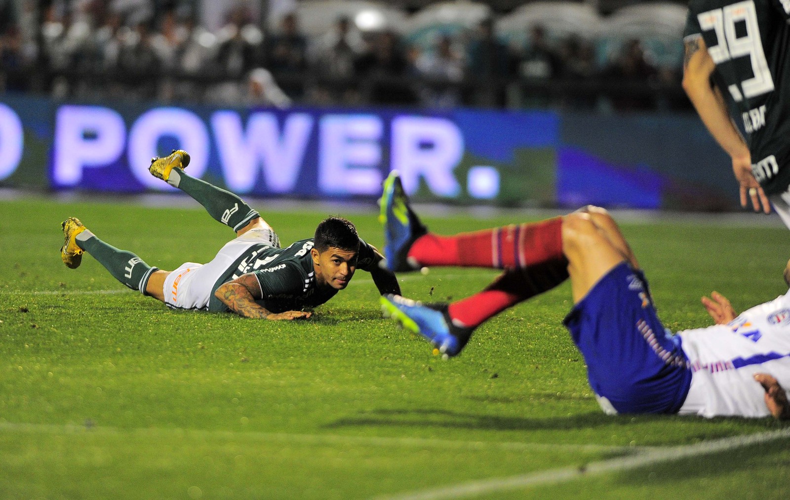 COMENTE E DÊ SUA NOTA! Atuações: Dudu aparece como 9 e decide de cabeça a classificação do Palmeiras