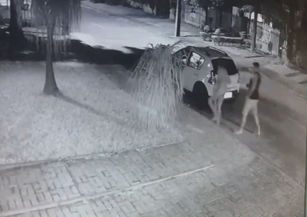Saque do FGTS, morador de rua espancado e máscaras deixam de ser obrigatórias em SP: os vídeos mais vistos da semana