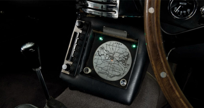 Um navegador GPS sendo mostrado num dos filmes do 007 da década de 60 (Foto:Reprodução/YouTube)
