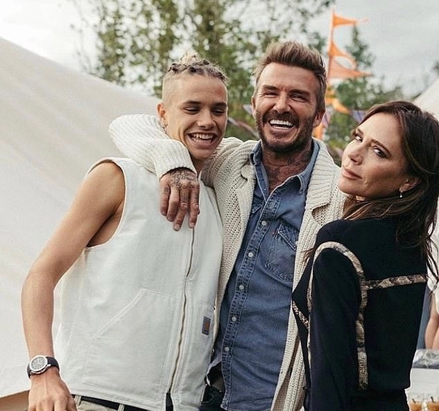 Filho de Victoria e David Beckham causa no Instagram ao tentar vender  moletom de grife por mais de R$ 795 mil - Glamurama