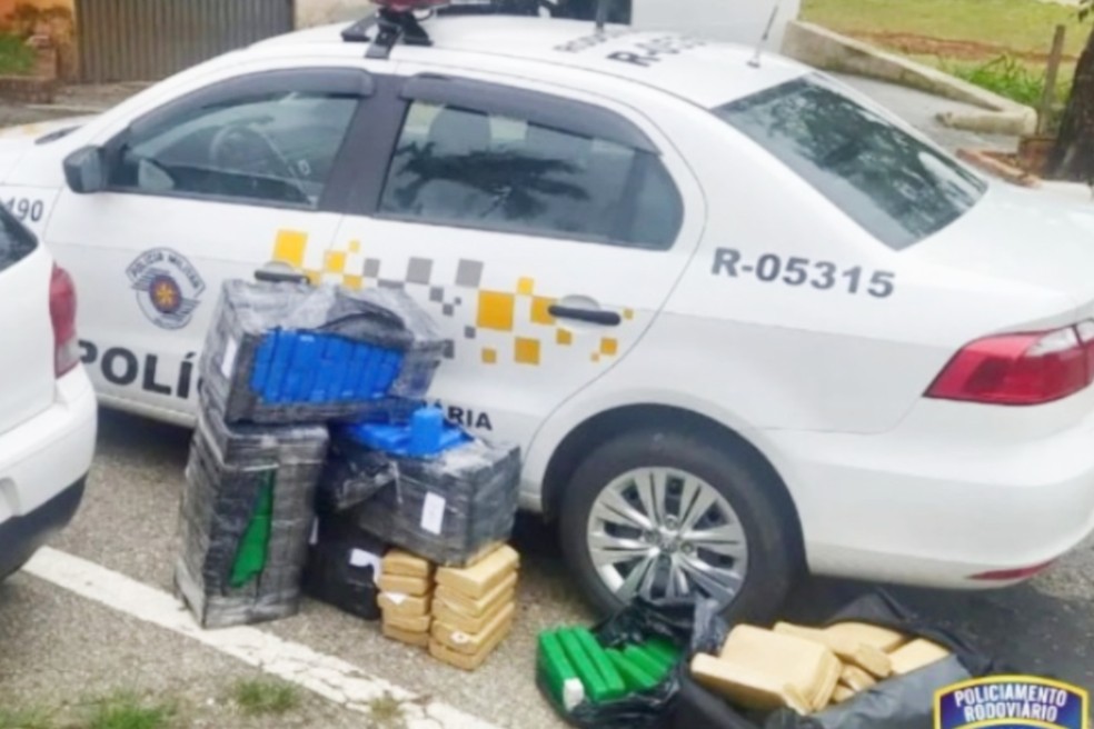 Polícia apreende mais de 200 tijolos de maconha em rodovia de Tatuí (SP) — Foto: Polícia Rodoviária/Divulgação