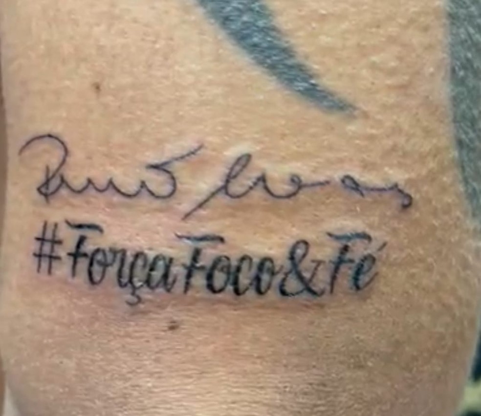 Tatuagem de Alfredo em homenagem a Bruno Covas, feita no início do mês de maio. — Foto: Reprodução/ Redes Sociais