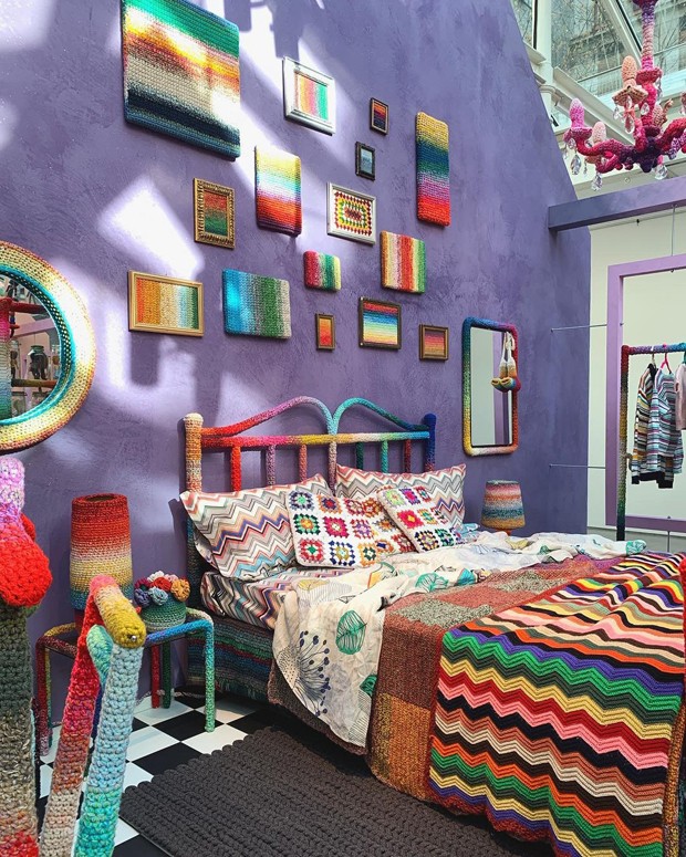 Milão 2019: Missoni cria uma casa multicolorida de crochê  (Foto: Mariana Conte)