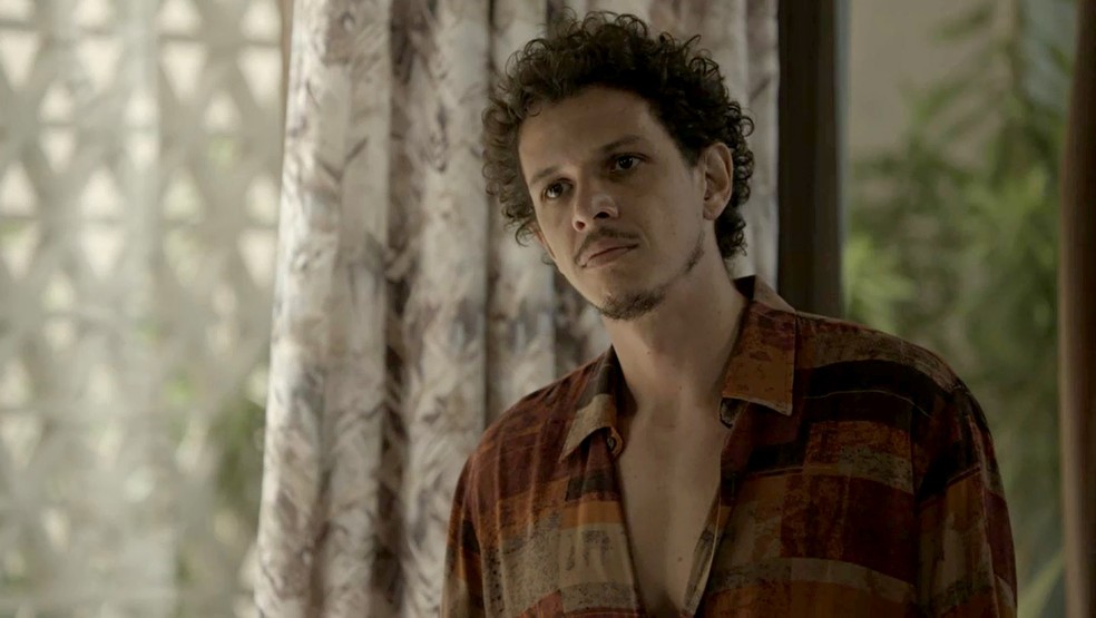 Zé Victor diz que o filho que Tônia espera é dele (Foto: TV Globo)