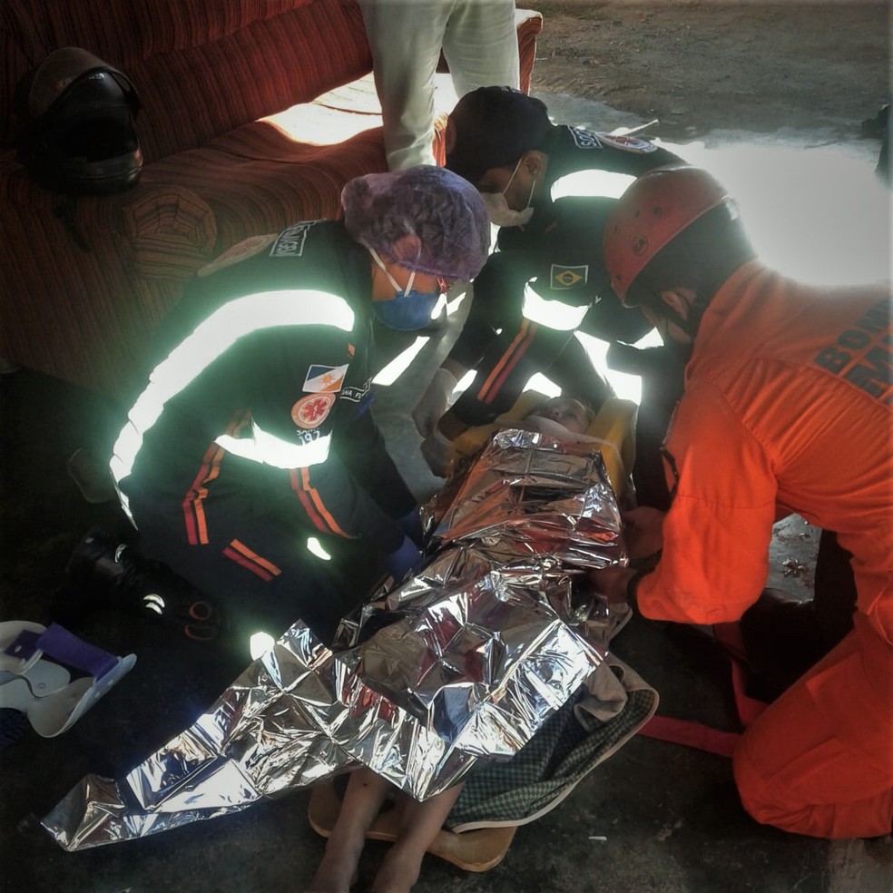 Menino foi resgatado pelos bombeiros e levado ao hospital — Foto: Divulgação/CBMTO