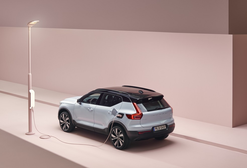 Volvo XC40 Recharge Pure Electric vai estrear em meados de 2021 — Foto: Divulgação