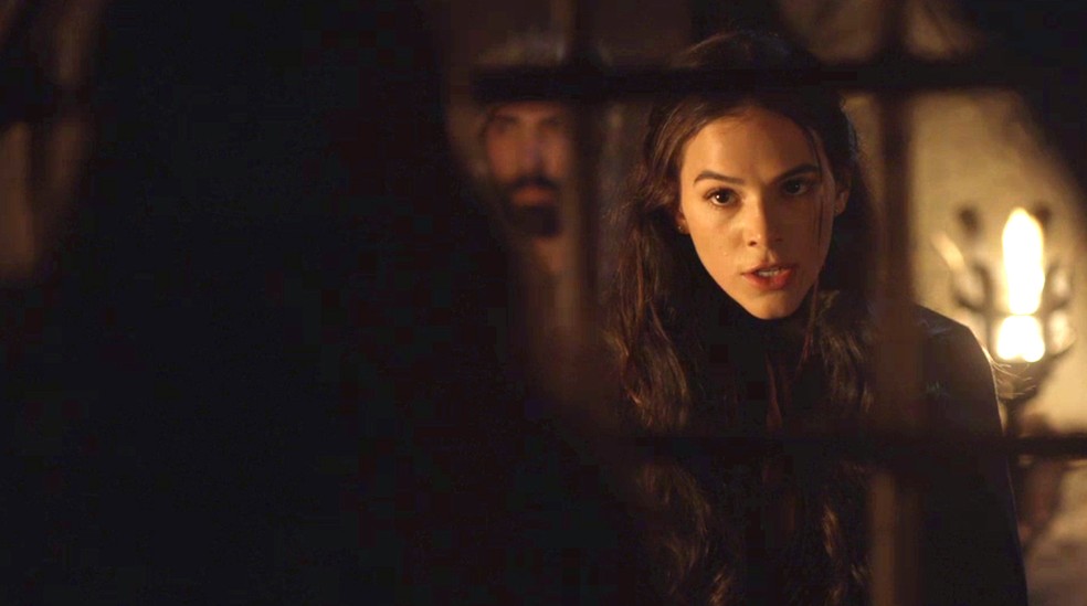 Catarina tenta intimidar Lucíola, mas a aia não teme mais a princesa má (Foto: TV Globo)