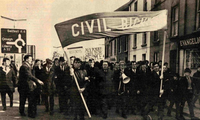 Belfast: Marcha por direitos civis na Irlanda do Norte, em 1968